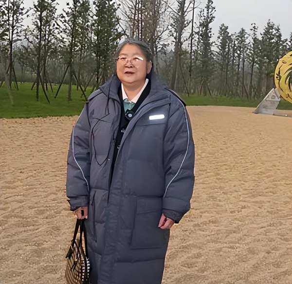 易盛通 1981年，李敏拒绝看望贺子珍，与丈夫发生争吵，事后：我有苦难言